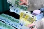 По-високи заплати за чиновници, управляващи пари от Европа