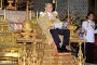Кралят на Тайланд чества 82-годишнината си в инвалидна количка 