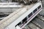 Влак дерайлира след сблъсък с кран в Холандия, един загинал