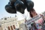 Хората с увреждания на протест с черни балони