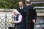   Елизабет ІІ посети новородения си внук