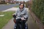 Взеха пенсията на жена в инвалидна количка, защото направила четири крачки 