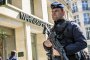 Евакуираха мол в Париж заради въоръжен мъж
