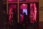 Амстердам слага край на червените фенери, мести проститутките в хотел