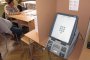 Част от лицата с достъп до машините за гласуване са криминално проявени