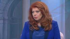  Вицепрезидентът Илияна Йотова на дискусия „Власт и лидерство 25 години по-късно“, организирана от Институт „Николай Добрев“