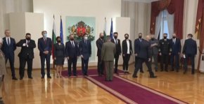 Темата на редовното заседание днес е „Рискове и заплахи за националната сигурност на Република България. Състояние на Въоръжените сили. Необходими мерки“.
