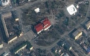 Отвън на земята с големи букви са изписани думите "Деца", за да бъдат предупредени руските самолети да не се приближават до сградата