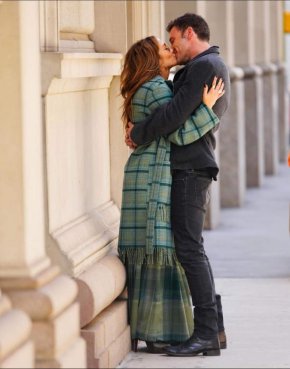 Бен Афлек се ожени за актрисата Дженифър Гарнър през 2005 г., с която се разведе през 2018 г. От Гарнър той има три деца - дъщери Виолет и Серафина и син Самюел
