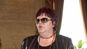 Делото, по което участва Петрова, е по жалба на Министерския съвет, след като по искане на Ирена Кръстева на първа инстанция ВАС обяви за нищожни части от акта на Министерския съвет, свързан със санкциите по Закона Магнитски