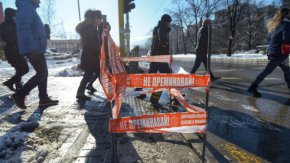 16-годишният Людмил почина на 14 февруари 2021 година от токов удар пред погледа на баща си, след като стъпи на шахта на спирката пред болницата