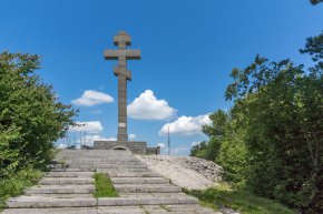 Премиерът ще поздрави и участниците в Националния туристически поход “Козлодуй-Околчица“.
