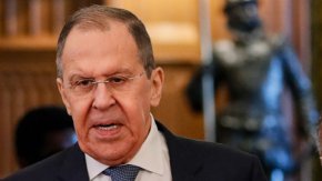 
В разговора се вижда как Макрон разговаря с Путин в опит да започне преговори само няколко дни преди нахлуването в Украйна.