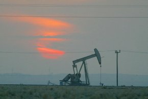 
Саудитска Арабия не разполага с много повече петрол, за да го предостави; тя се бори да постигне собствените си производствени цели. Пускането на повече петрол ще изисква от кралството да постигне консенсус сред страните от ОПЕК+.