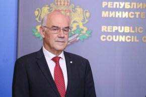 
В пленарната зала се стигна до напрежение и взаимни обвинения между бившите коалиционни партньори "Има такъв народ" (ИТН) и "Продължаваме промяната" (ПП).