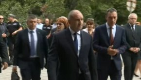 На поклонението присъстваха още министърът на вътрешните работи Иван Демерджиев и главен секретар комисар Петър Тодоров.