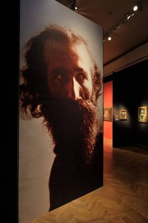 Поради големия зрителски интерес изложбите