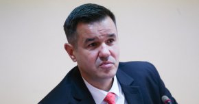 По думите му служебното правителство работи, ”за да се подготви за икономически скок”. Стоянов коментира, че очаква ноември още повече да поевтинее цената на природния газ.