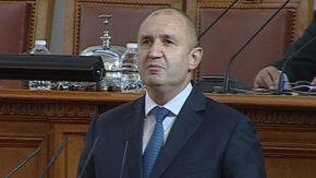 
“Виждаме, че след всеки несбъднат парламент предизвикателствата за следващия растат и проблемите се трупат. Затова очаквам от народните представители най-бързо да заработят за решаването им", допълни държавнияъ глава.
