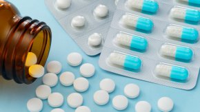 На 20 октомври в транзитен автобус са намерени 5 кашона с много различни лекарства.