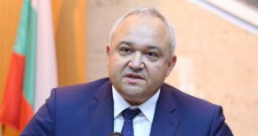 Тези суми, пак казвам, бяха сумите, които към онзи момент бяха идентифицирани като необходими разходи, така че на този етап и до края на годината комисията е готова да покрие всички необходими разходи по възстановяването на материалните щети", каза министърът.