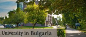 
Американският университет в България (АУБ) подобри традиционно силното си представяне в класацията на Министерството на образованието и науката. АУБ запазва челните си позиции в петте от професионалните направления, които оценява Рейтинговата система на висшите учебни заведения в България