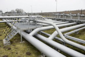Доставките на суров петрол за Унгария, Чехия и Словакия са "временно преустановени", се казва в изявление на MOL.
