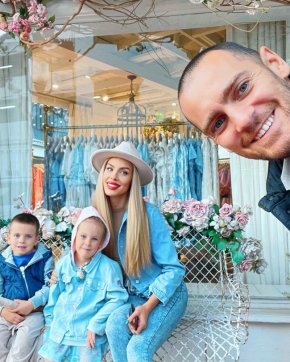 
Теди Бургазлиева, която от години живее в САЩ, зарадва своите последователи в Инстаграм с няколко видеа, в които показа децата си и как поддържа завидната си форма.