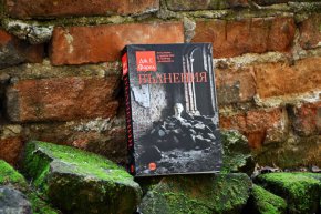 Българските читатели за първи път ще имат възможност да се потопят в трагикомичния свят на британския писател Дж. Г. Фарел с романа „Вълнения“ – първи том от неговата изключителна „Имперска трилогия“