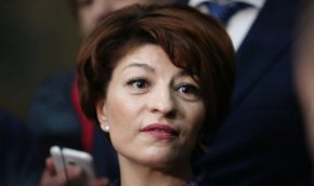 
И подчерта, че е дошло време, в което следва хора с високопрофесионални качества да се обединят и да очертаят прогнозируем път за България.
