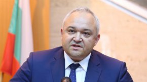  Хората, които се занимават с това, ще понесат своята отговорност", добави Демерджиев.