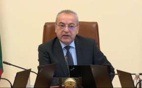 "Заради ковид пандемията си пожелавахме здраве, зарази войната в Украйна си пожелаваме новата година да донесе мир. Всъщност новата година е време, а времето е най-ценният подарък, който можем да получим. Време, което надявам се ще осмислим с избора си да бъдем добри хора".