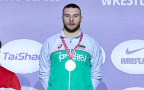 Кирил Милов триумфира на турнира Гран при в Загреб, първа рейтингова надпревара за сезона. На финала в категория до 97 кг на класическия стил българинът победи с технически туш 10:2 за 2,51 мин унгареца Тамаш Левай, който е трети на световното през 2022-а
