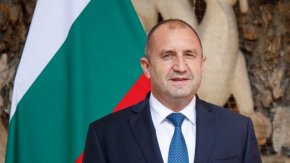 Напомняме, че по-рано от Демократична България авансово се заканиха с импийчмънт на  държавния глава в следващото НС заради позицията му спрямо военнотехническа помощ за бившата съветска република.