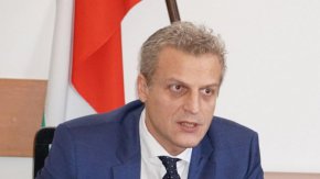 ГЕРБ се провалиха заради липсата на ясна идеология, a ДСБ и СДС като част от десните политики в близкото минало бяха погълнати и претопени. Kоалицията между ПП и ДБ пък отмъкна надеждата за смислена дясна политика, посочват още обединените десни.