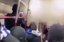 Фенове на Левски пръскаха с пожарогасител в метрото