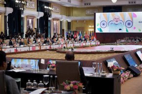 Индийският министър-председател Нарендра Моди прави обръщение към министрите на външните работи на страните от Г-20 чрез видеовръзка в Ню Делхи, Индия, на 2 март. (Olivier Douliery/Reuters)