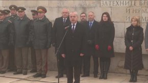 Държавният глава положи венец пред Паметника на Незнайния воин. С минута мълчание беше почетена паметта на загиналите за свободата на България.

 