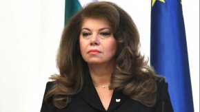 „За първи път ще направим подобен експеримент, проведох разговор с министъра на електронното управление и ме убедиха, че всички мерки, които трябва да се вземат по закон, са взети”, обясни Йотова.