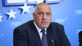 Със сигурност засега не се обсъжда свикване на партиен конгрес, който да махне забраната за коалиране с БСП. Такива слухове се появиха сред политици в София, след като стана ясно, че Борисов е свикал Изпълнителната комисия на ГЕРБ.