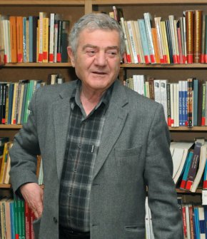 
Стефан Цанев, писател