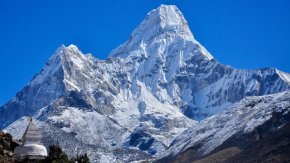 
Вторият в света по брой изкачвания на Еверест е британецът Кентън Куул със 17. Ками Рита все още няма планове да се отказва от катеренето.
