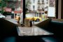 Улиците на Ню Йорк от вътрешността на закусвалня Getty Images