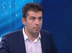 
“Депутатът от ПП/ДБ Кирил Петков вече е без имунитет”, съобщи шефът на НС Росен Желязков. “Прокуратурата е уведомена за решението му сам да се откаже от депутатската си защита”, уточни той. 