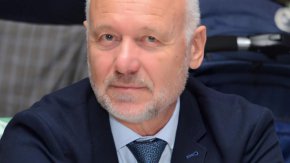 
Христо Гаджев, който ръководи Комисията по отбрана, също обясни, че към момента въпросът за участие на България в коалиция на желаещите за гаранции за сигурност за Киев не стои на дневен ред. Обясни мотивите зад проекта на декларация на парламента и посочи, че Украйна трябва да бъде приета в Алианса възможно най-скоро след края на войната. 