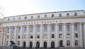 
Депутати от ГЕРБ-СДС, "Продължаваме Промяната" - "Демократична България" и ДПС внесоха в парламента в петък, 30 юни, проект на декларация с призив към Висшия съдебен съвет да спре процедурата по избор на нов главен прокурор.