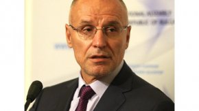 Неведнъж в последните месеци Димитър Радев подчерта, че е нужно да бъде избран управител с редовен мандат и това е от ключовите политически стъпки, които трябва да бъдат направени за присъединяването на България към еврозоната.