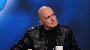      "Гледам Народното събрание, как депутатите обсъждат дали да има референдум за еврото или не. Да, референдум… Най-големият страх на депутатите. Когато питат хората на избори, обещават всичко, но успеят ли да влязат в парламента, хората престават да бъдат важни и думата “референдум” става много опасна дума. Ние произведохме референдум.