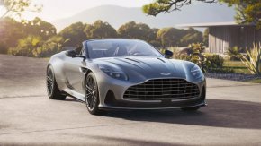 Но Aston Martin казва, че DB12 Volante може да се похвали с малко по-добри спецификации в сравнение с предишните DB модели