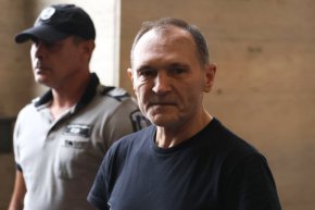 
До момента Божков се намира под домашен арест, но и му е наложена парична гаранция в размер на 500 000 лв.